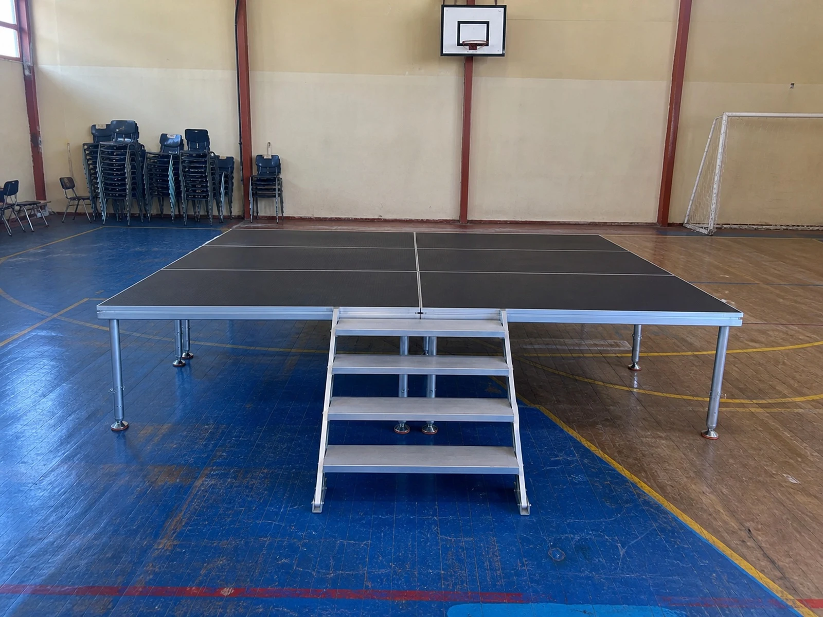 Vista 17 de Set Escenario 4x3 Metros con Escalera Optux