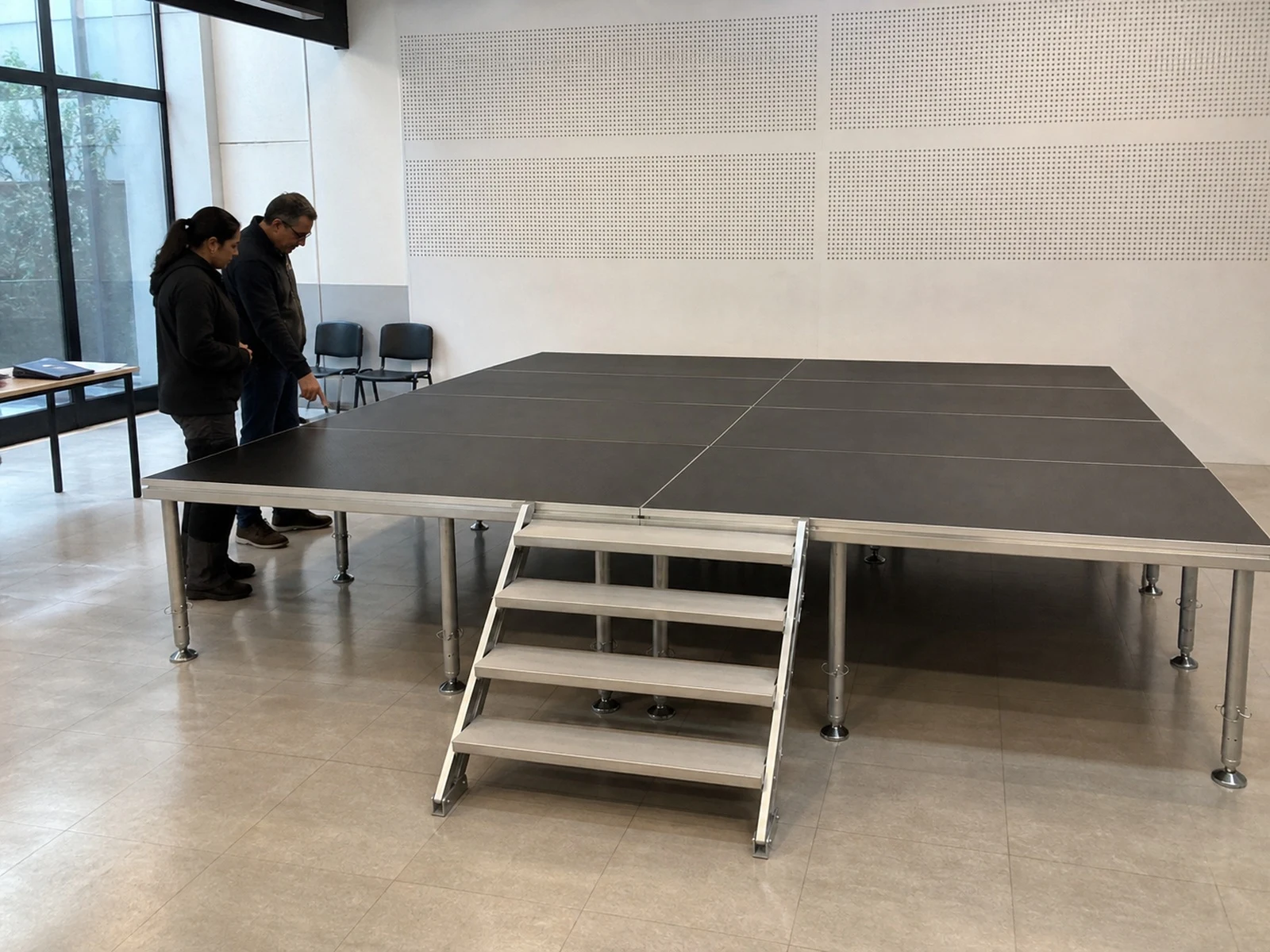 Vista 22 de Set Escenario 4x3 Metros con Escalera Optux